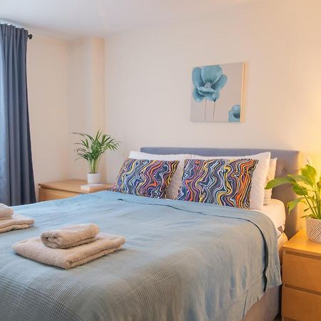 Stay In Our Stylish Flat! & Secure Building & Sleeps Up To 4 Birmingham Extérieur photo