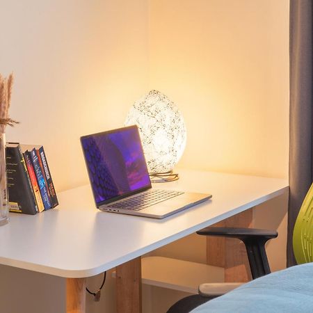 Stay In Our Stylish Flat! & Secure Building & Sleeps Up To 4 Birmingham Extérieur photo