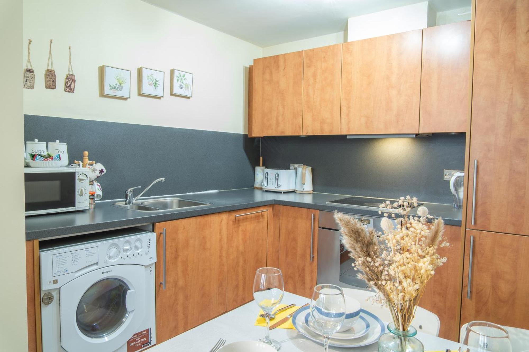 Stay In Our Stylish Flat! & Secure Building & Sleeps Up To 4 Birmingham Extérieur photo