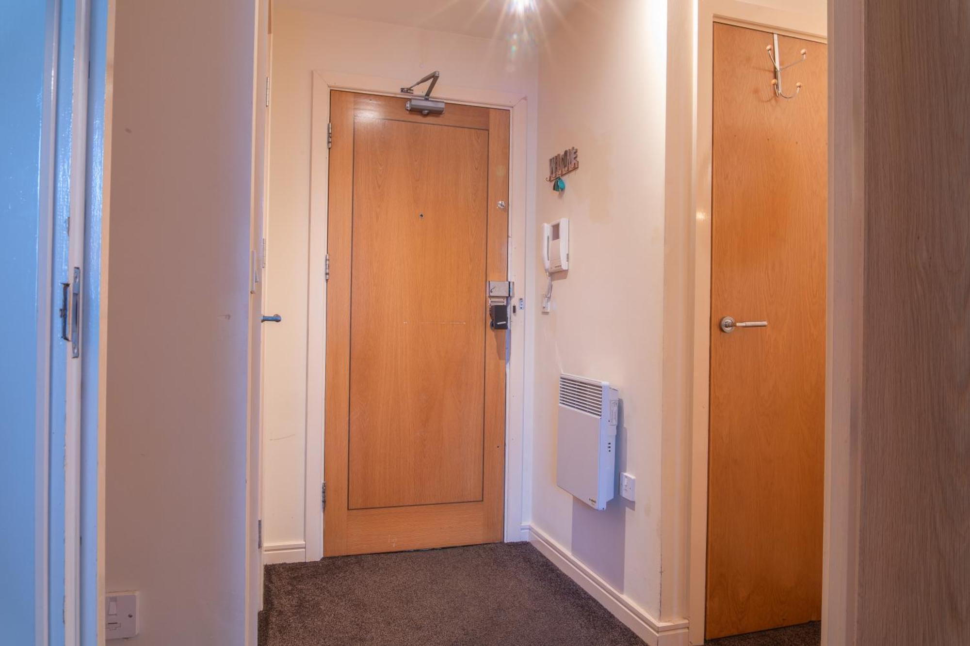 Stay In Our Stylish Flat! & Secure Building & Sleeps Up To 4 Birmingham Extérieur photo